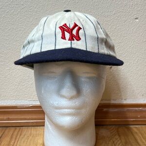 Vintage New York Yankees Cooperstown Collection Roman Pinstripe Fitted Hat 7 1/4